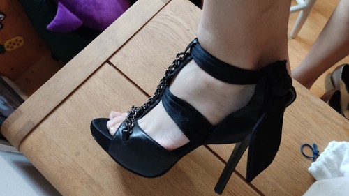 Guess ladies black heel shoe - heel,